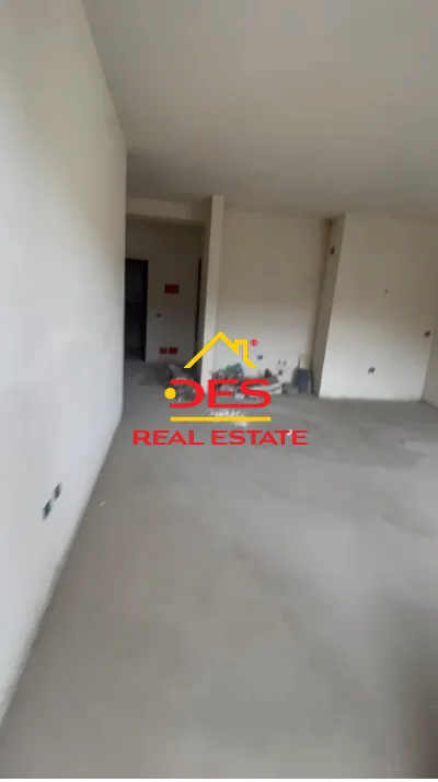 Shitet apartament 2+1 pranë xhamisë,vlorë