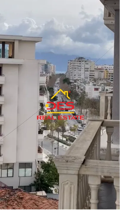 Shitet apartament 2+1 pranë xhamisë,vlorë