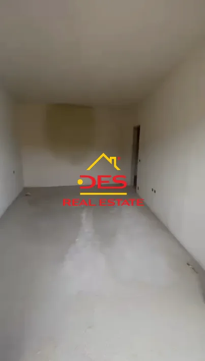 Shitet apartament 2+1 pranë xhamisë,vlorë