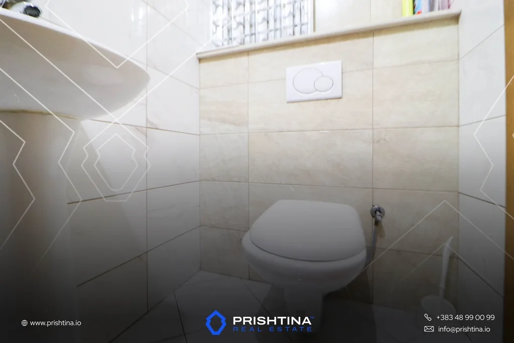 Zyrë me qira 250m² + 80m² tarracë në Emshir