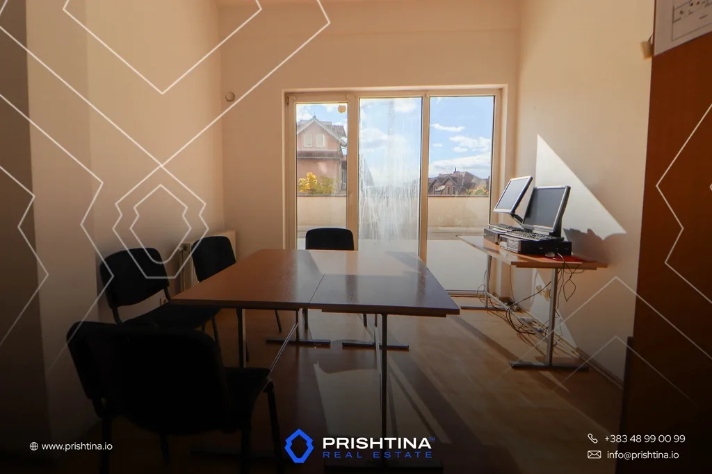 Zyrë me qira 250m² + 80m² tarracë në Emshir