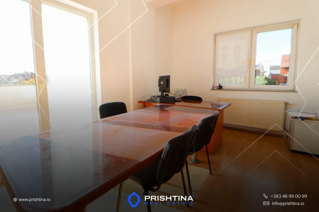 Zyrë me qira 250m² + 80m² tarracë në Emshir