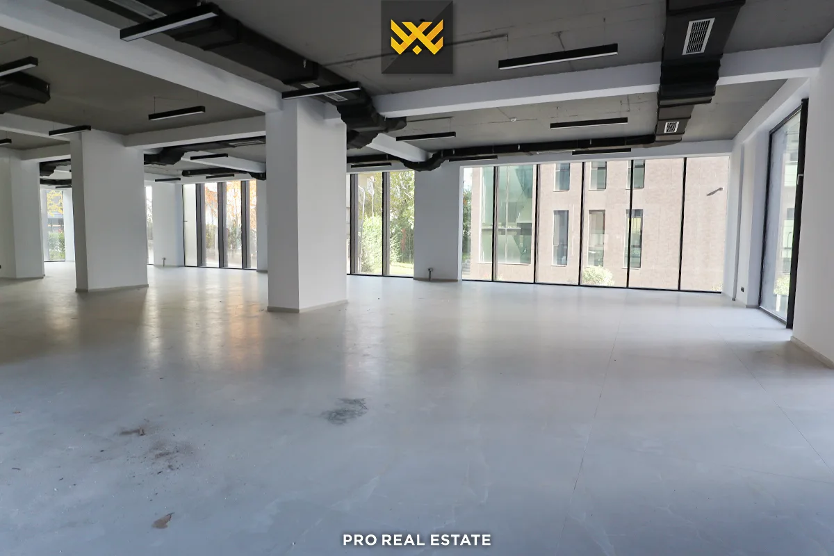 Lokal 297.7m² për #SHITJE te Mati 1