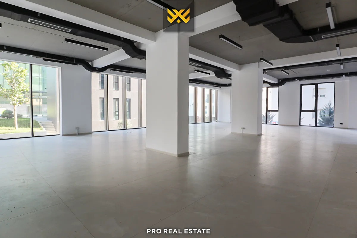 Lokal 297.7m² për #SHITJE te Mati 1