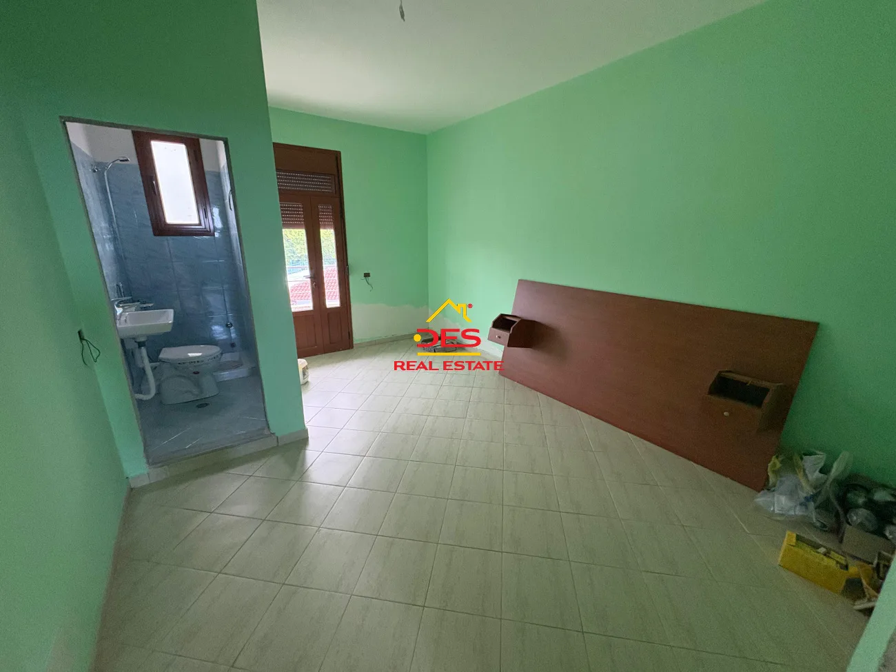 Jepet me qira hotel në uji të ftohtë, vlorë