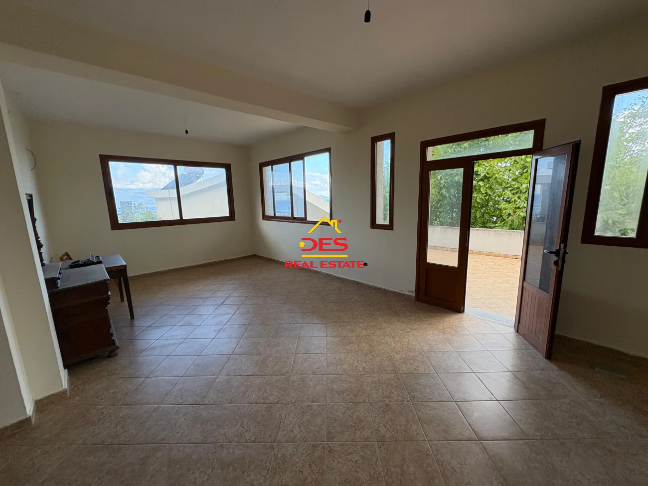 Jepet me qira hotel në uji të ftohtë, vlorë