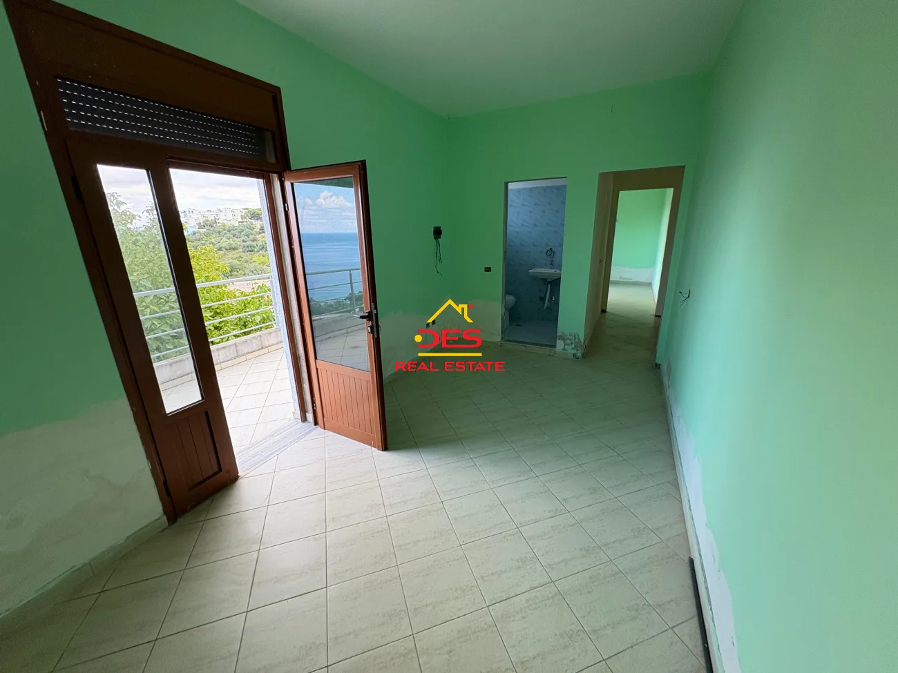 Jepet me qira hotel në uji të ftohtë, vlorë