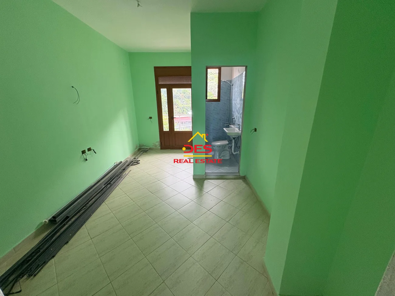 Jepet me qira hotel në uji të ftohtë, vlorë