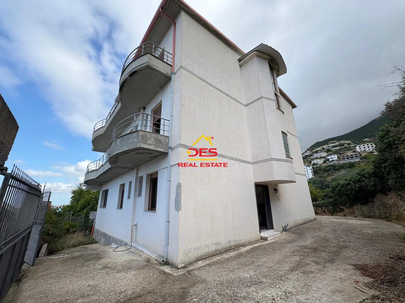 Jepet me qira hotel në uji të ftohtë, vlorë