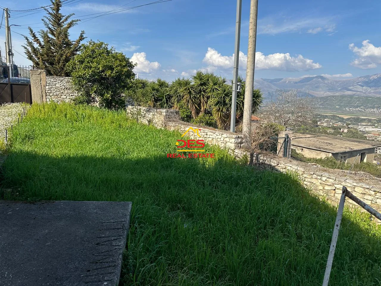 Shitet shtëpi private në sarandë