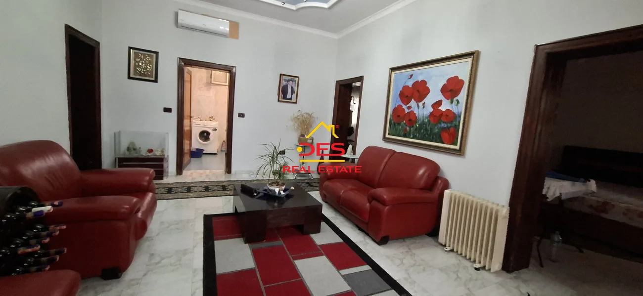 Shitet shtëpi private pranë elektrikut, vlorë