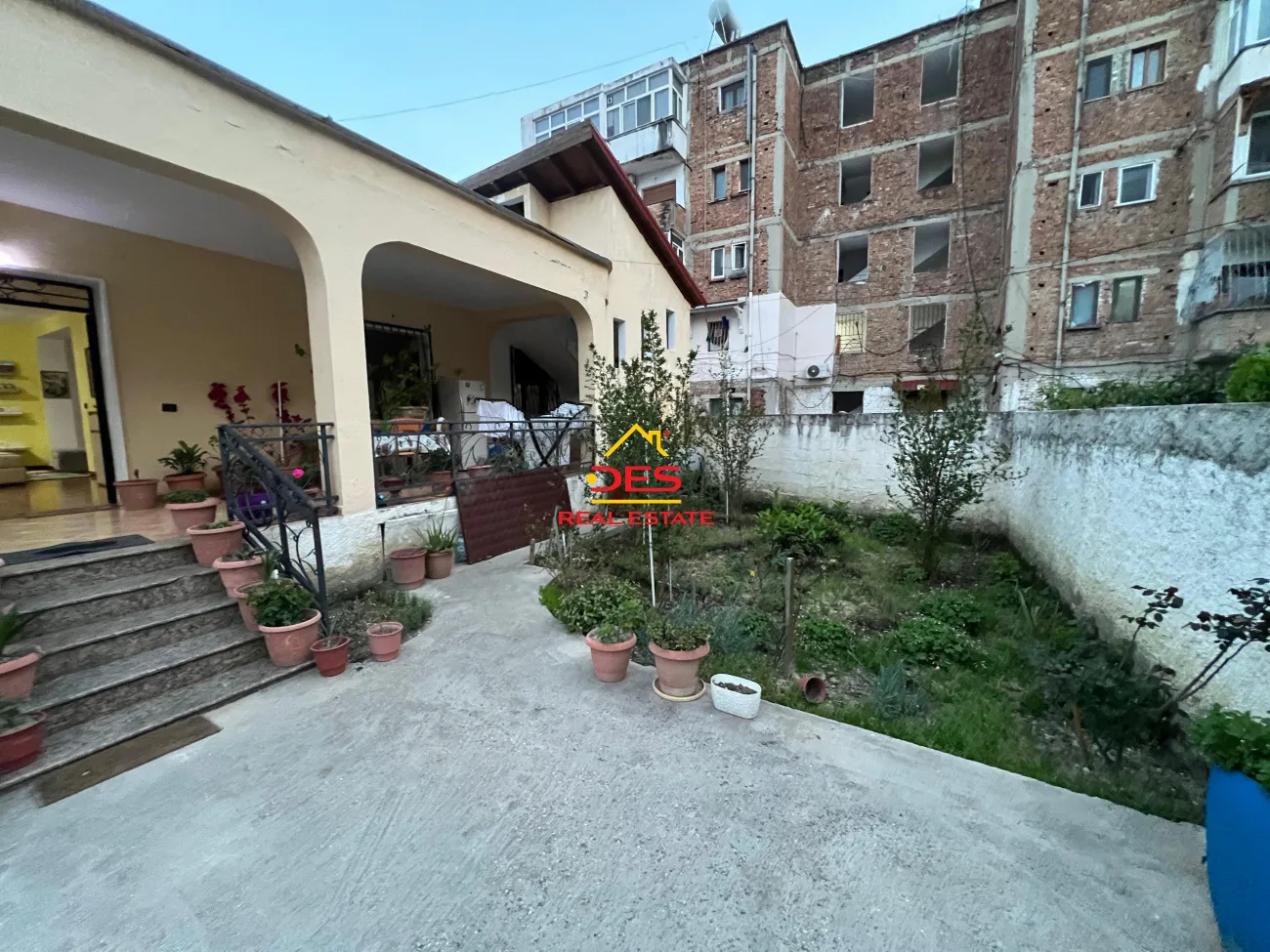 Shitet shtëpi private në transballkanike,vlorë.