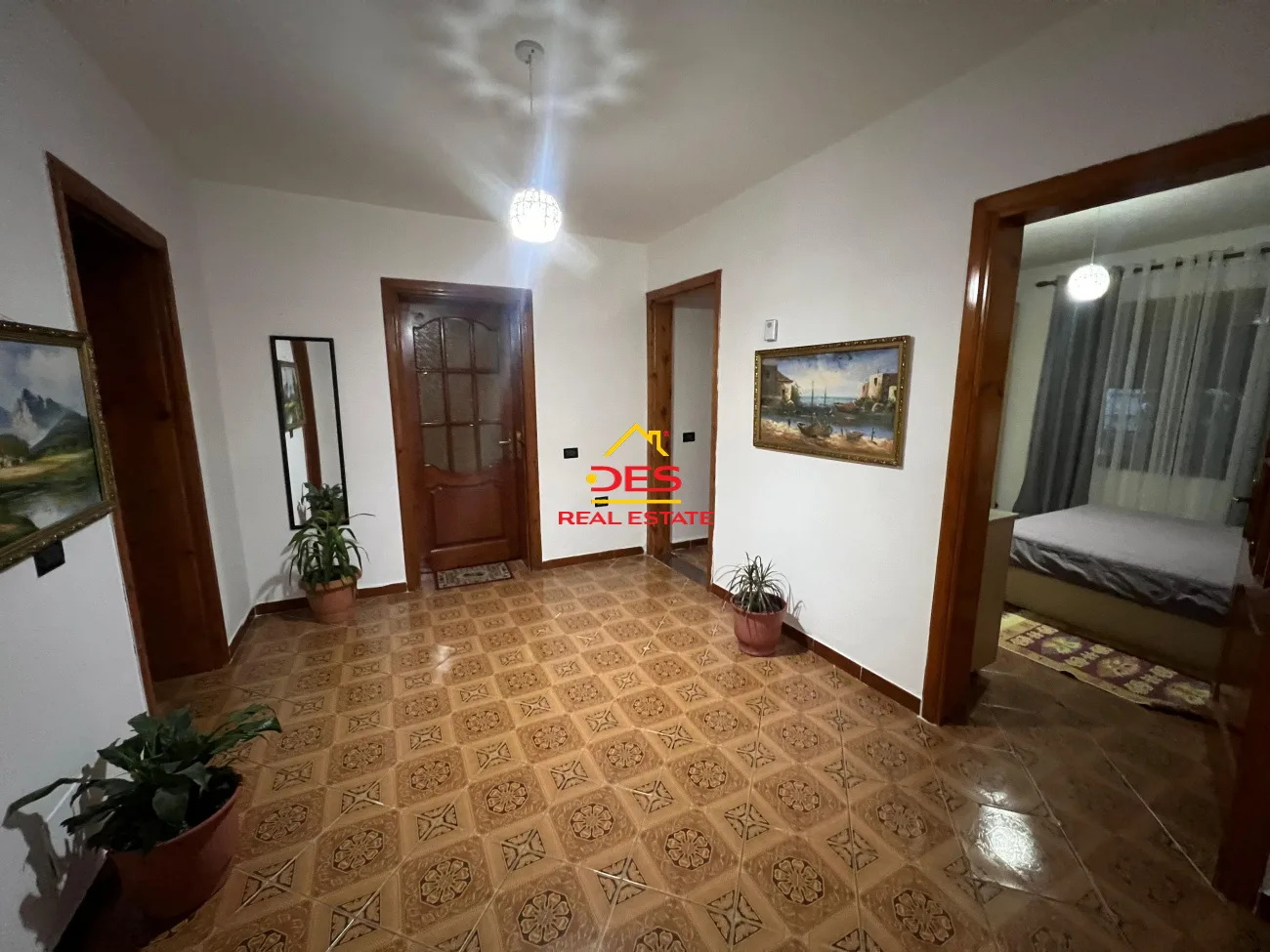 Shitet shtëpi private në transballkanike,vlorë.