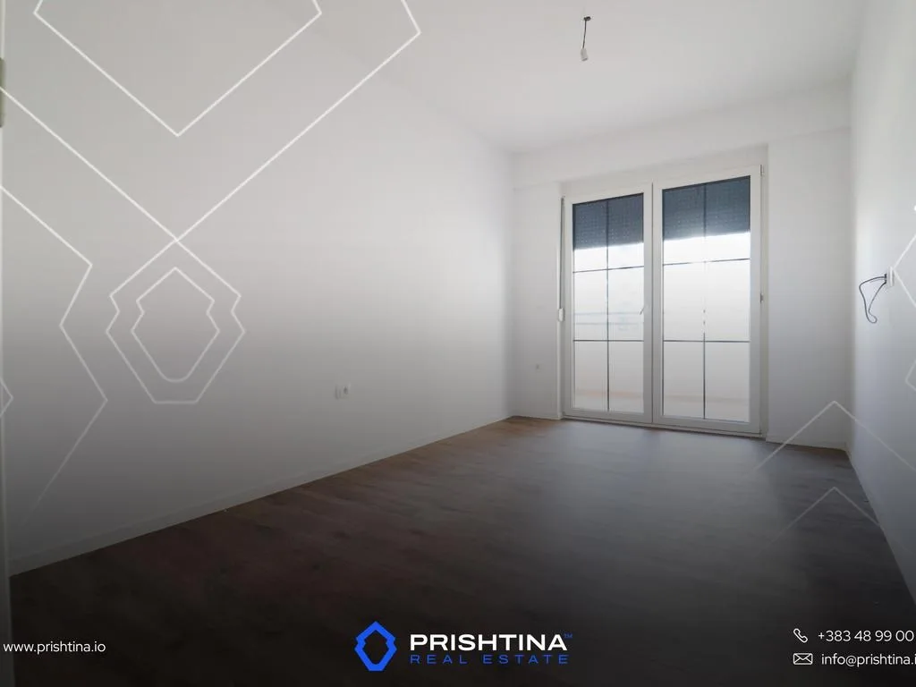 Zyrë me qira 133m² + 50m² terasë në Tophane