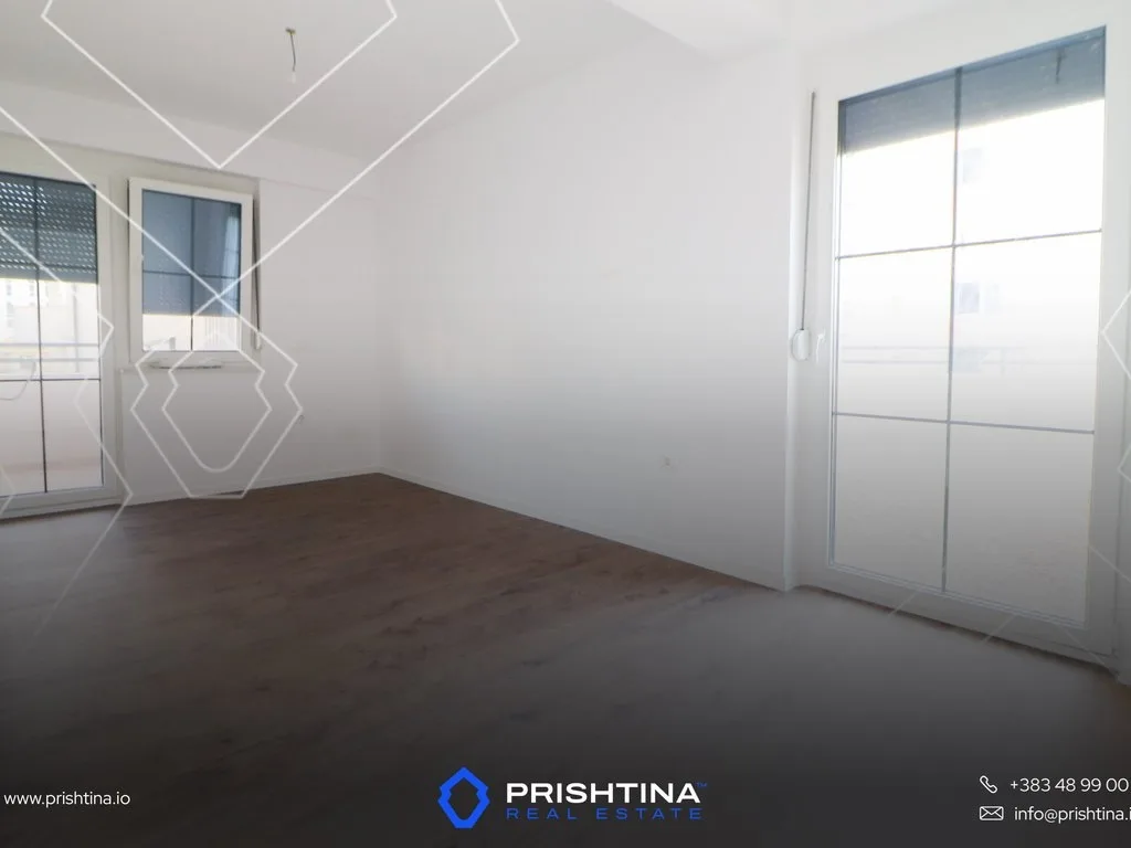 Zyrë me qira 133m² + 50m² terasë në Tophane