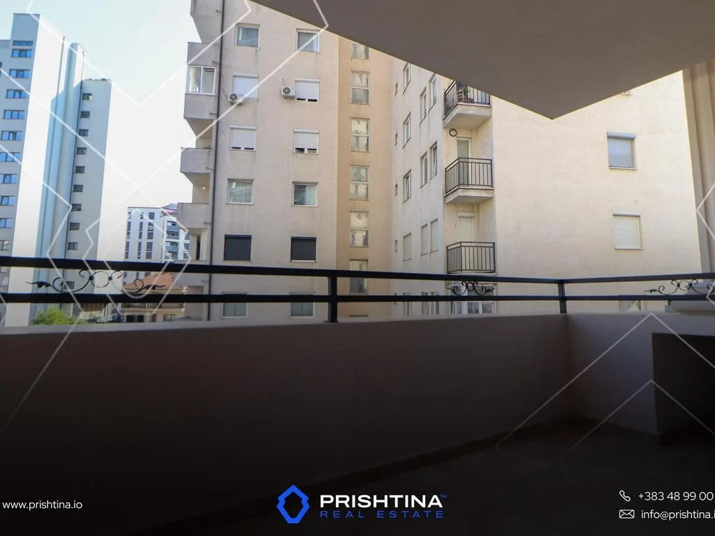 Zyrë me qira 133m² + 50m² terasë në Tophane
