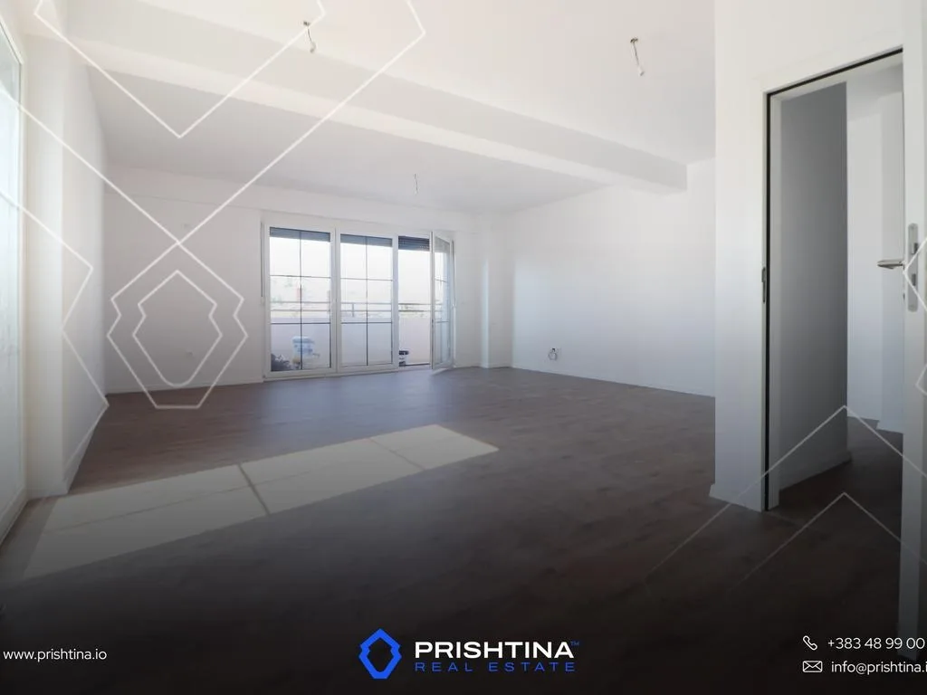 Zyrë me qira 133m² + 50m² terasë në Tophane