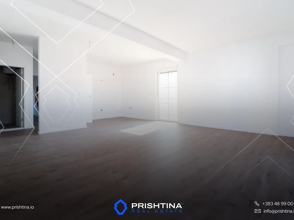 Zyrë me qira 133m² + 50m² terasë në Tophane