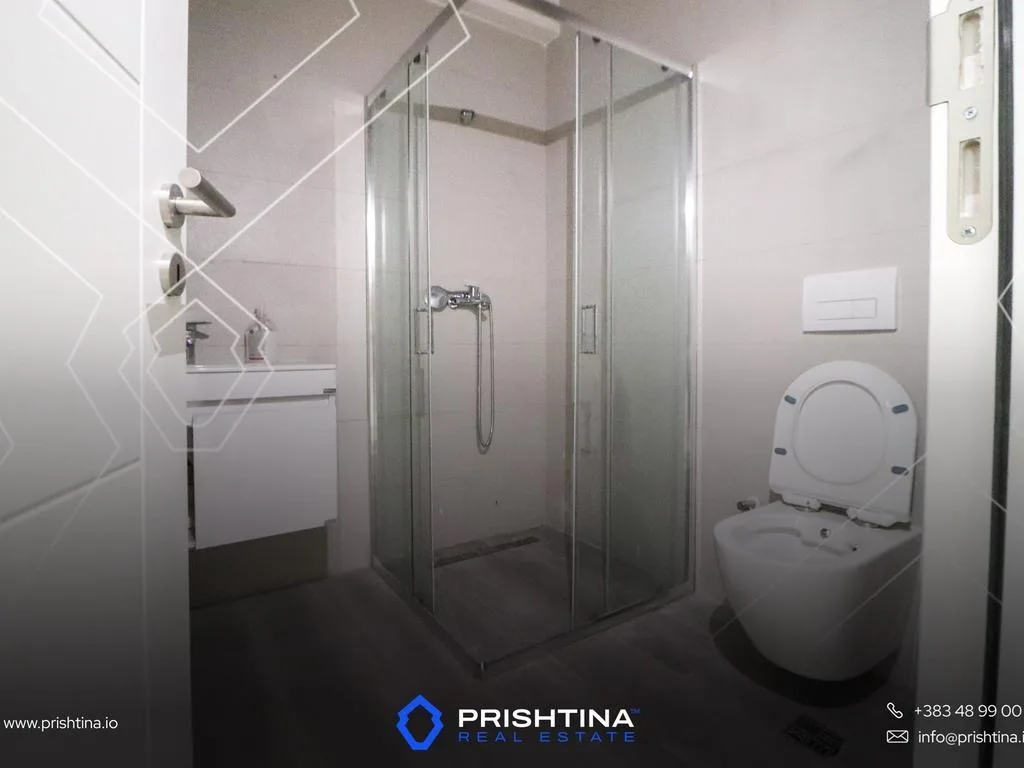 Zyrë me qira 133m² + 50m² terasë në Tophane