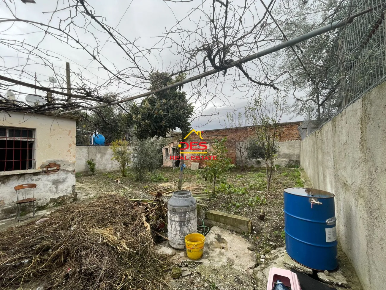 Shitet ndërtesë/truall pranë shkollës “halim xhelo” ,vlorë