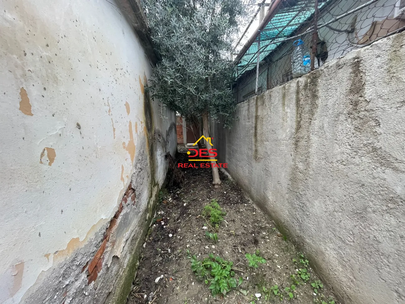 Shitet ndërtesë/truall pranë shkollës “halim xhelo” ,vlorë