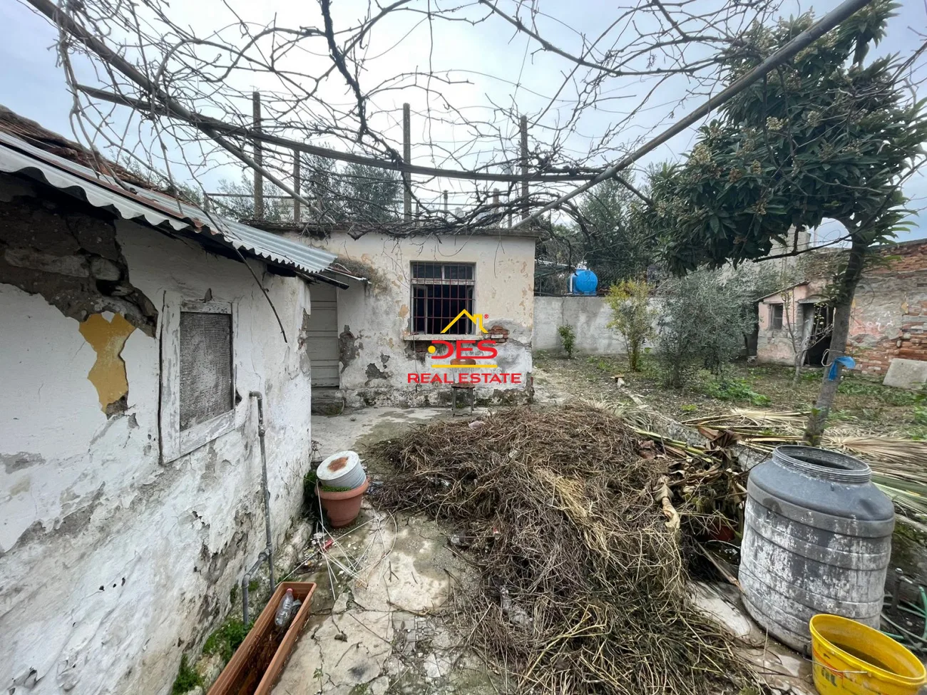 Shitet ndërtesë/truall pranë shkollës “halim xhelo” ,vlorë