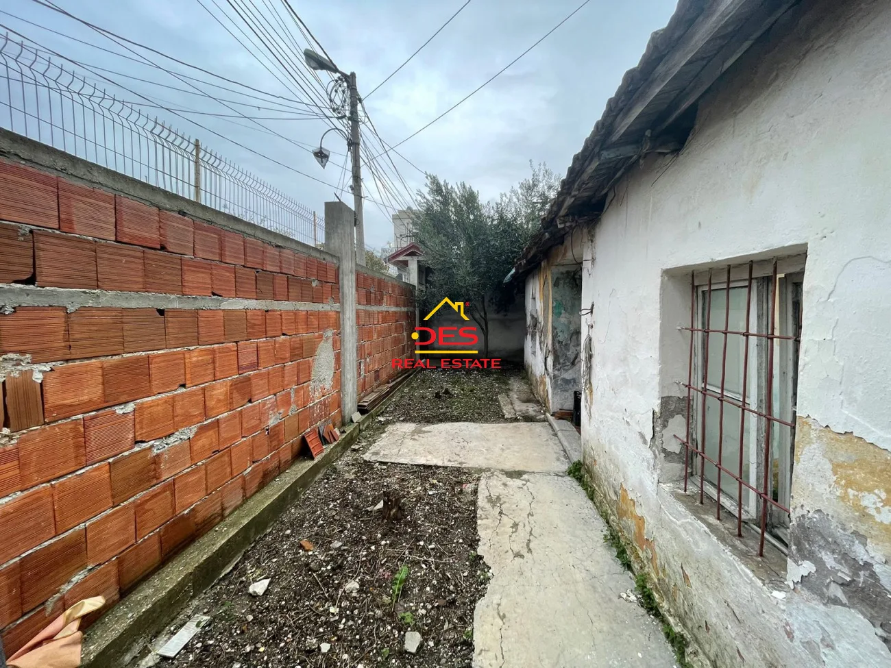 Shitet ndërtesë/truall pranë shkollës “halim xhelo” ,vlorë