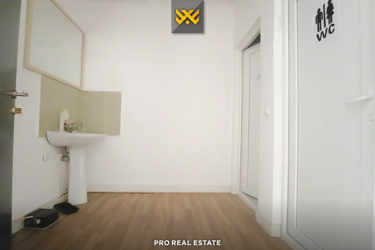 Zyrë 200m² për #SHITJE te Mati 1.
