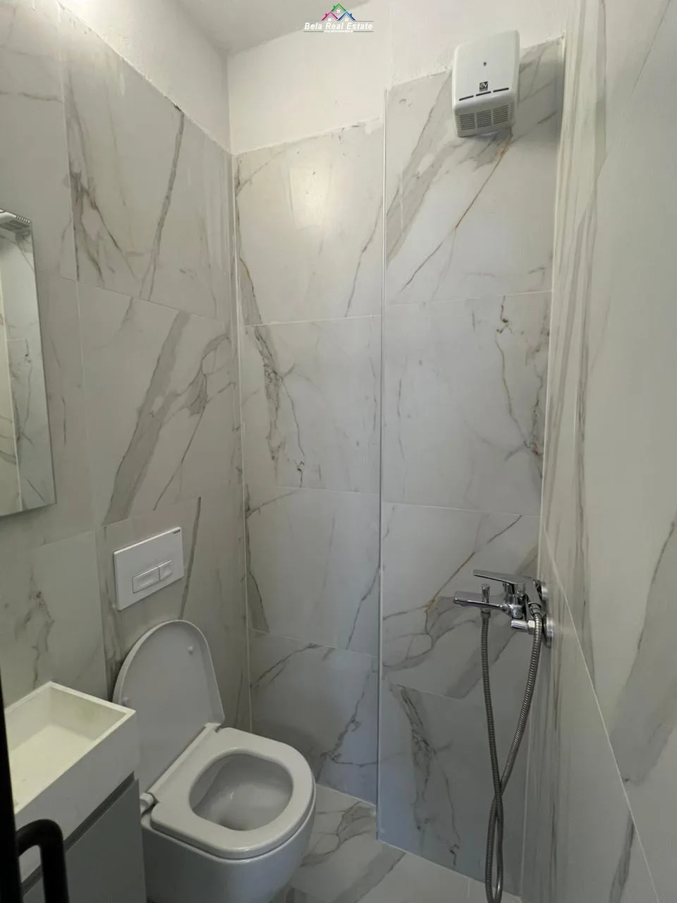 Apartament Me Qera 2+1+post parkimi Tek Rruga 5 Maj (ID B2201869) Tirane