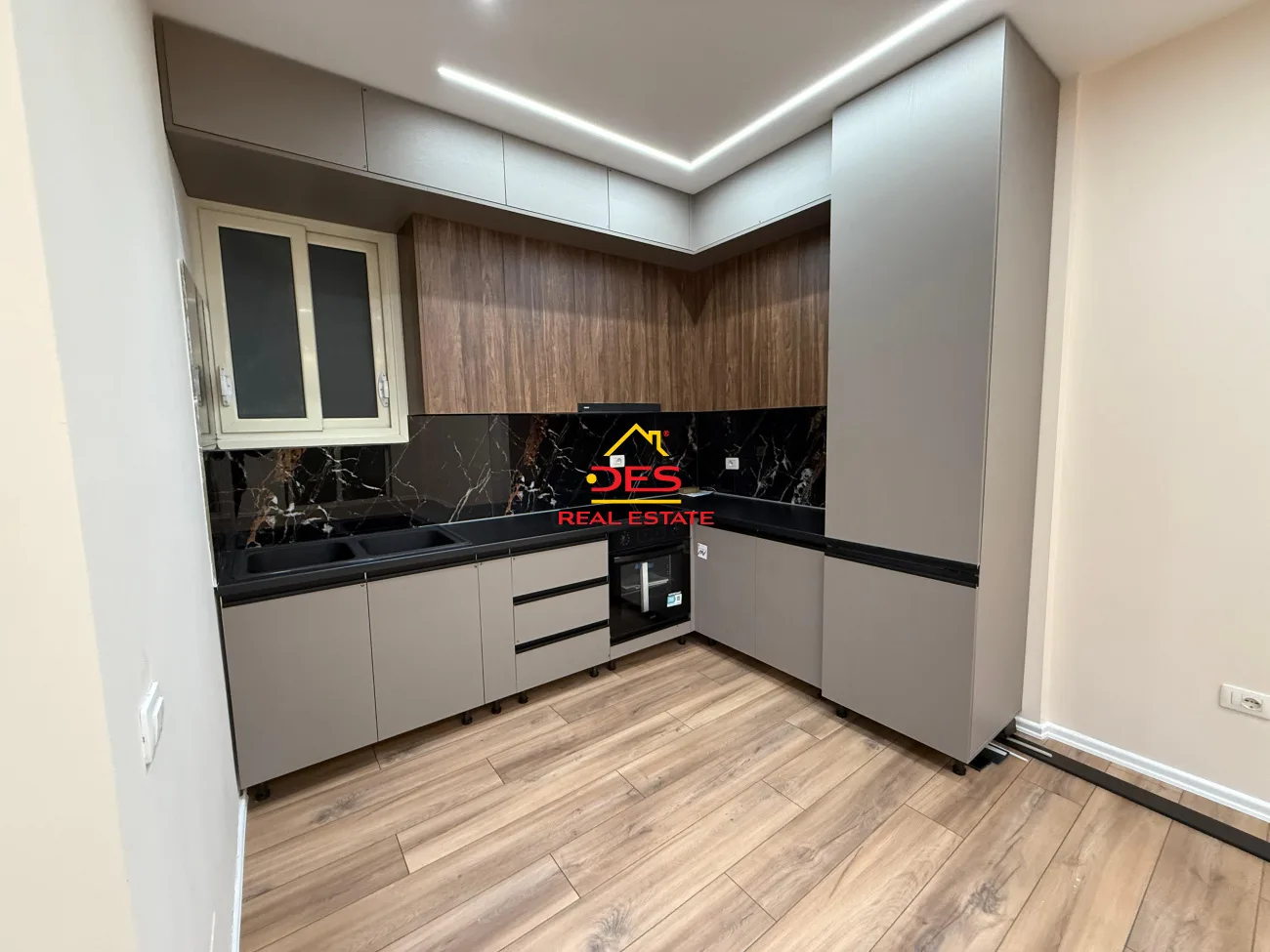SHITET APARTAMENT 1+1 TE ISH KOMBINATI I PESHKUT ,VLORË. 📍 Pas Hotel Martini