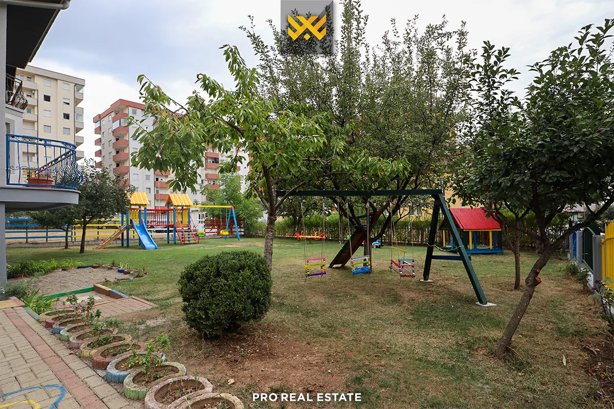 Shtëpi 378m² për #SHITJE te Mati 1