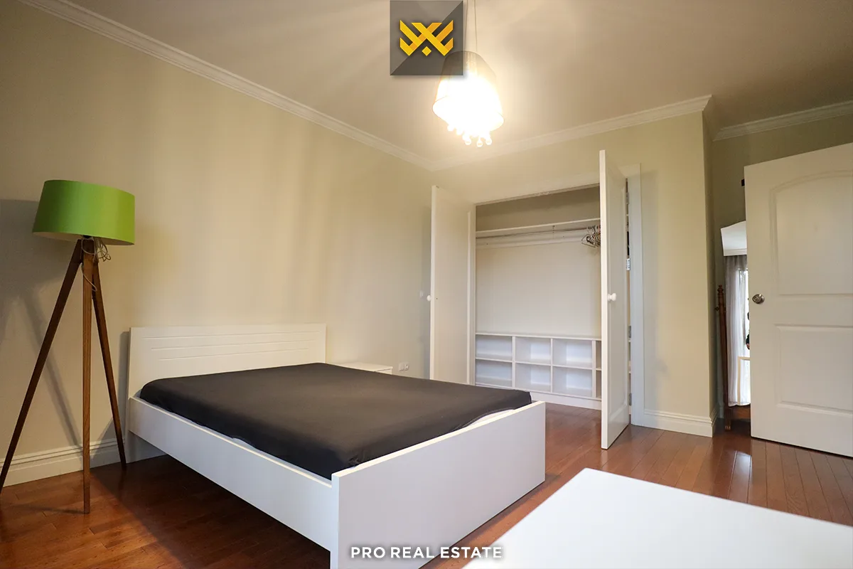 Shtëpi 264m² me #QIRA në Lagjen Fshati Ndërkombëtar