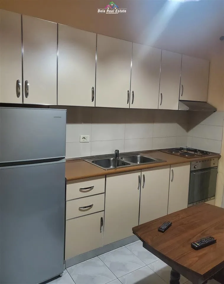Apartament me qera 1+1 Tek Komuna e Parisit (ID B2101009) Tirane
