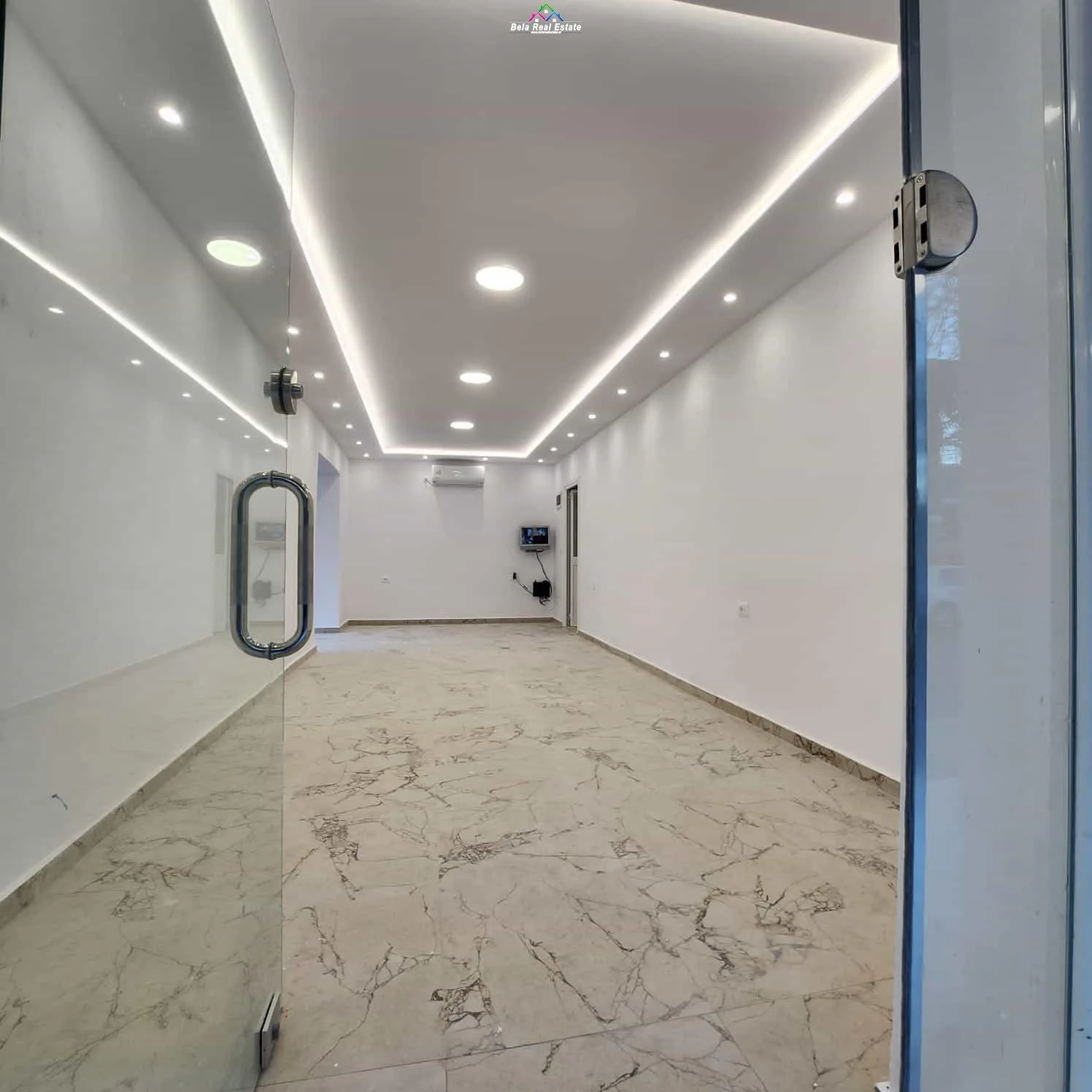 Dyqan me qera tek 21 Dhjetori (ID BD21678) Tirane
