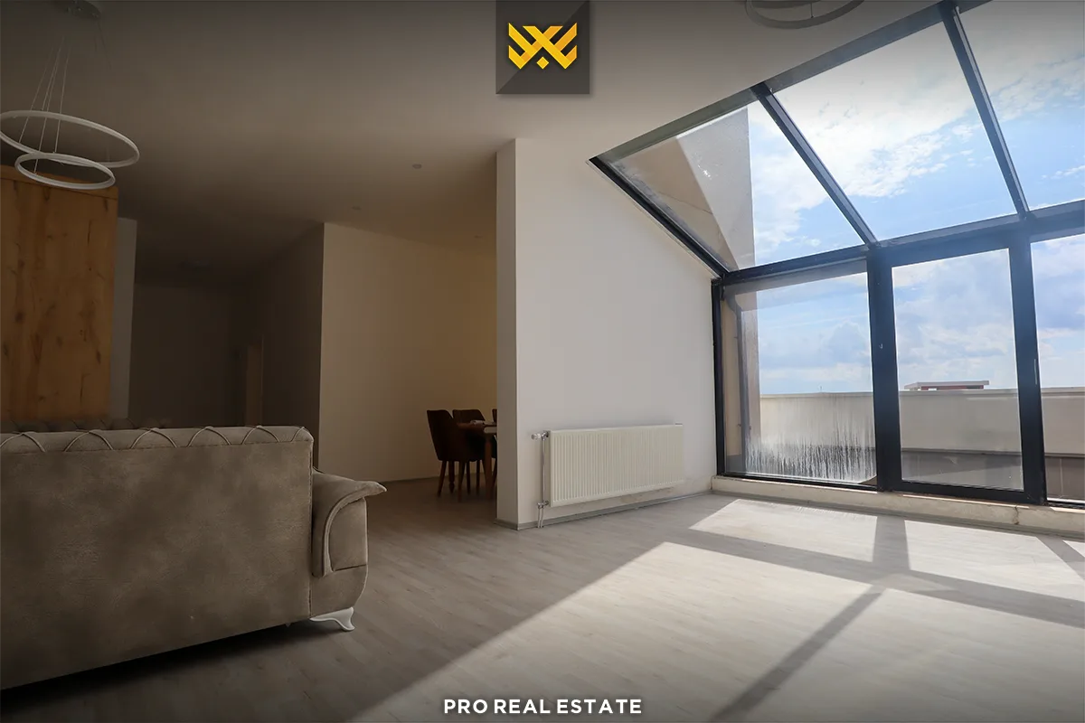 Banesë Duplex 245.77m² + 96.92m² për #SHITJE te Rruga C.