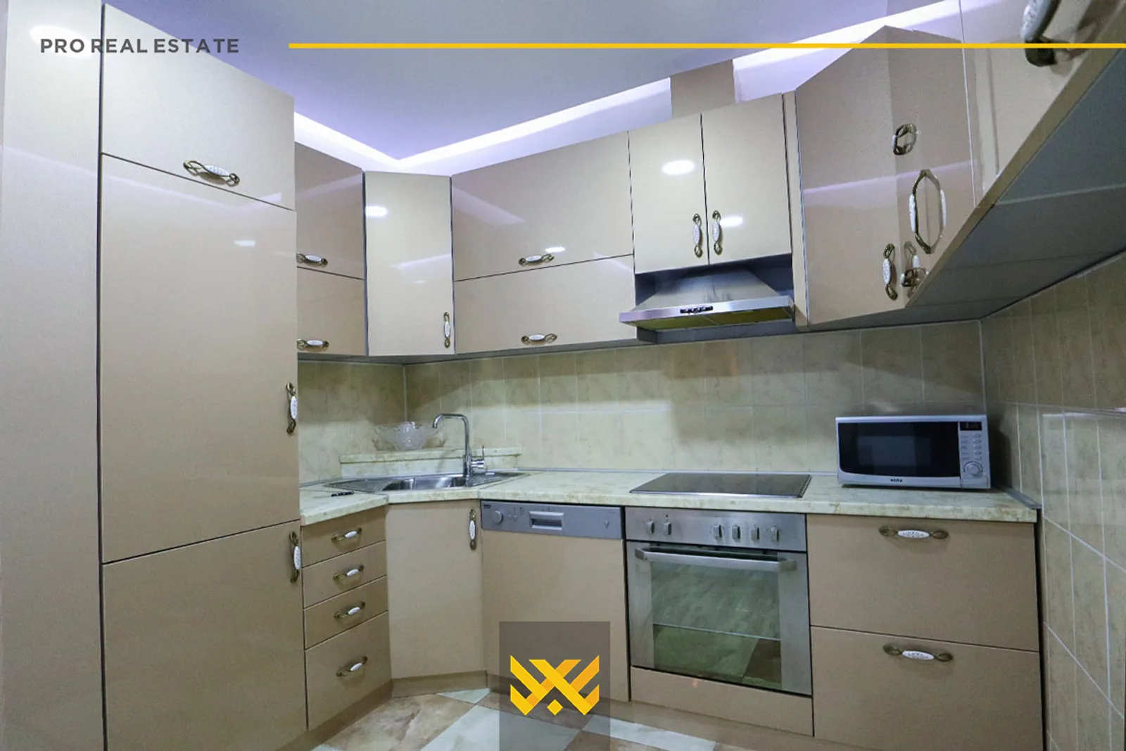 Shtëpi 250m² në #SHITJE në Veternik