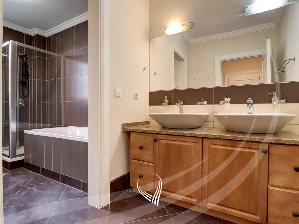 Shtëpi 330m2 me qira në Fshatin Ndërkombëtar - International Village