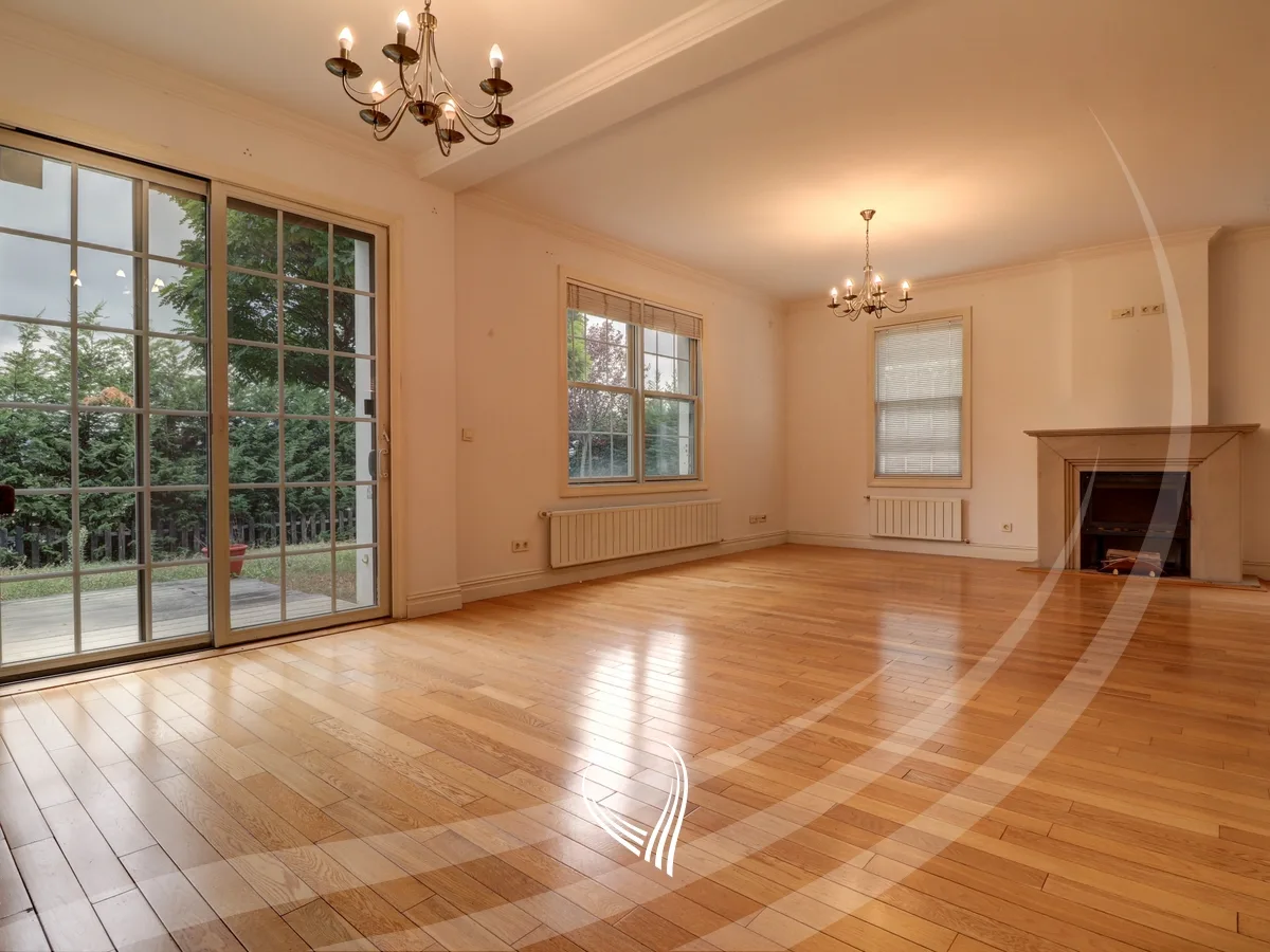 Shtëpi 330m2 me qira në Fshatin Ndërkombëtar - International Village
