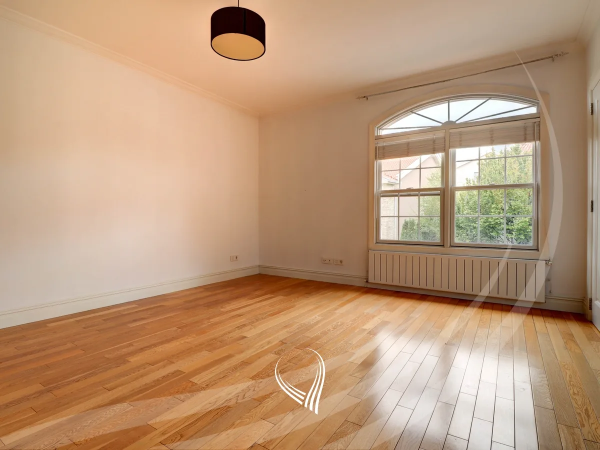 Shtëpi 330m2 me qira në Fshatin Ndërkombëtar - International Village