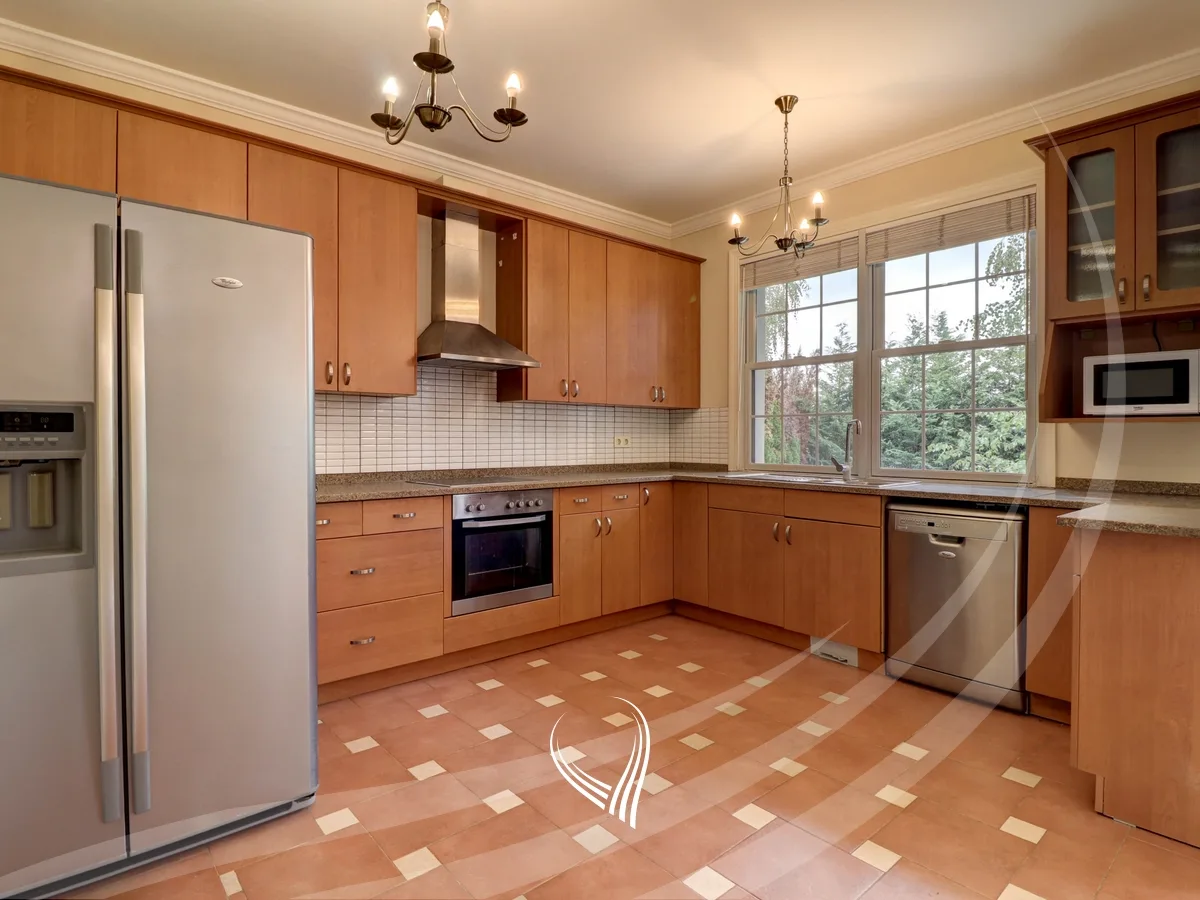 Shtëpi 330m2 me qira në Fshatin Ndërkombëtar - International Village