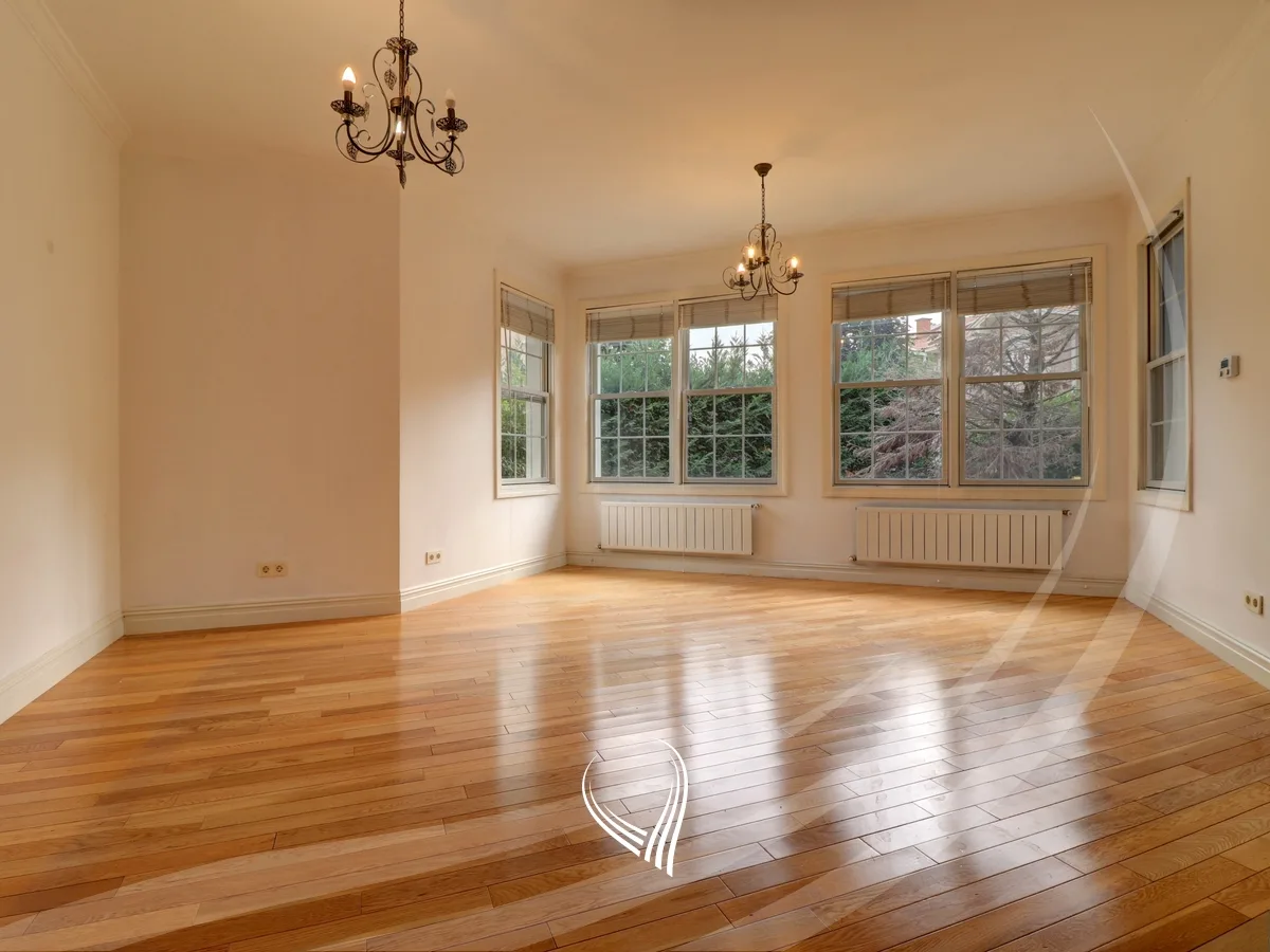 Shtëpi 330m2 me qira në Fshatin Ndërkombëtar - International Village