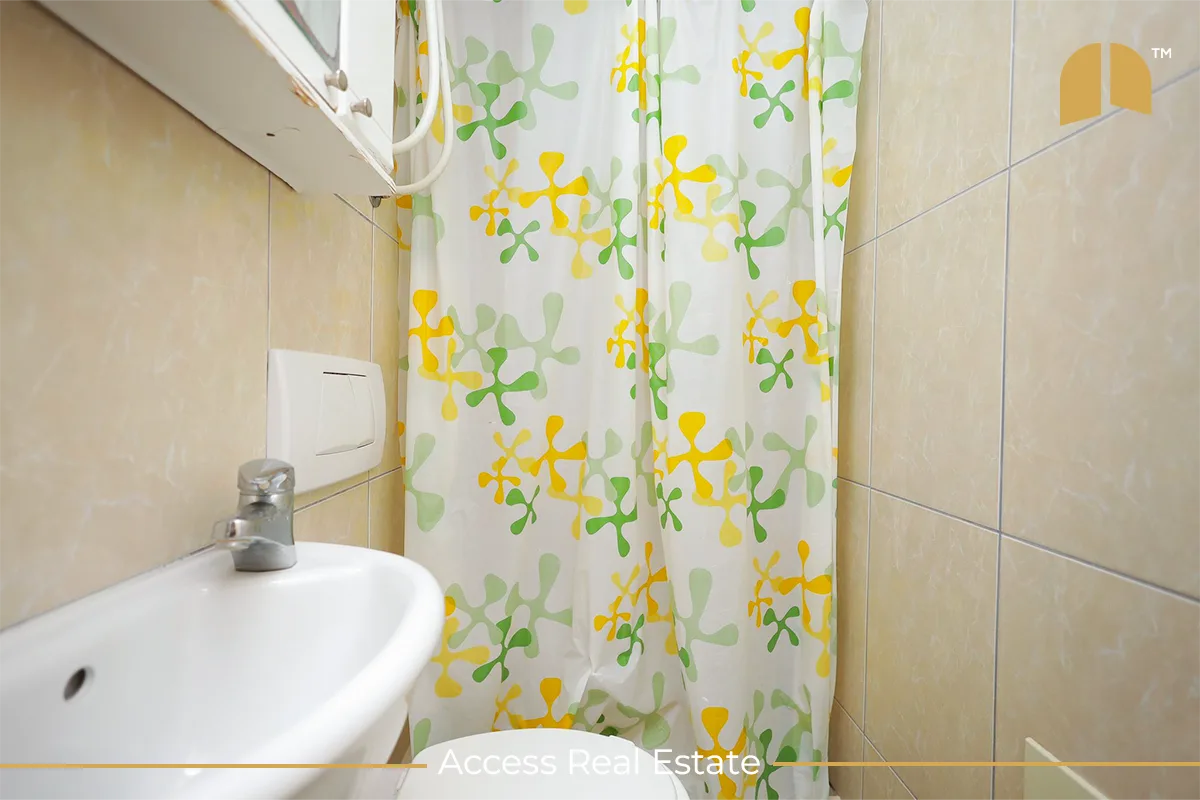 Banesë me QIRA – 5 dhoma gjumi – Qendër