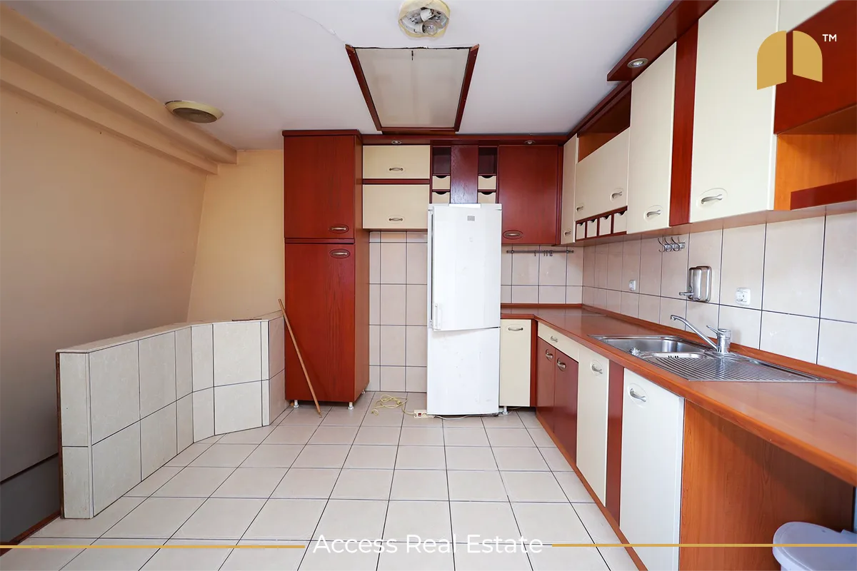 Banesë me QIRA – 5 dhoma gjumi – Qendër