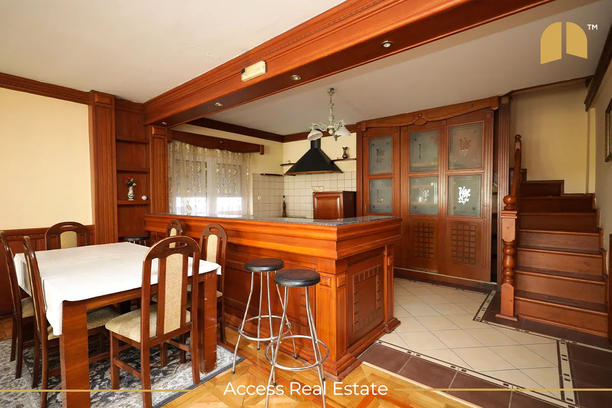 Banesë me QIRA – 5 dhoma gjumi – Qendër