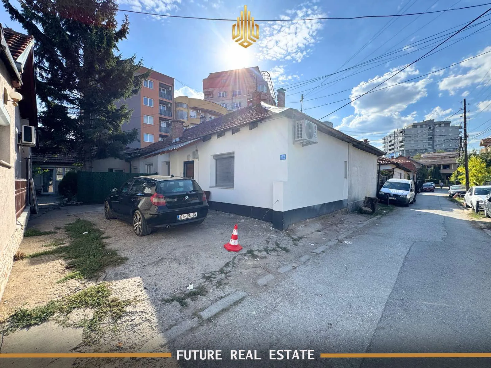 Shtëpi me qira – 1 dhomë gjumi – Prishtinë – Lagjja Pejton Rr. J. Zejnullahu, afër Shkollës Fillore Faik Konica, Sheshi, Hotel Grand dhe Katedrales.