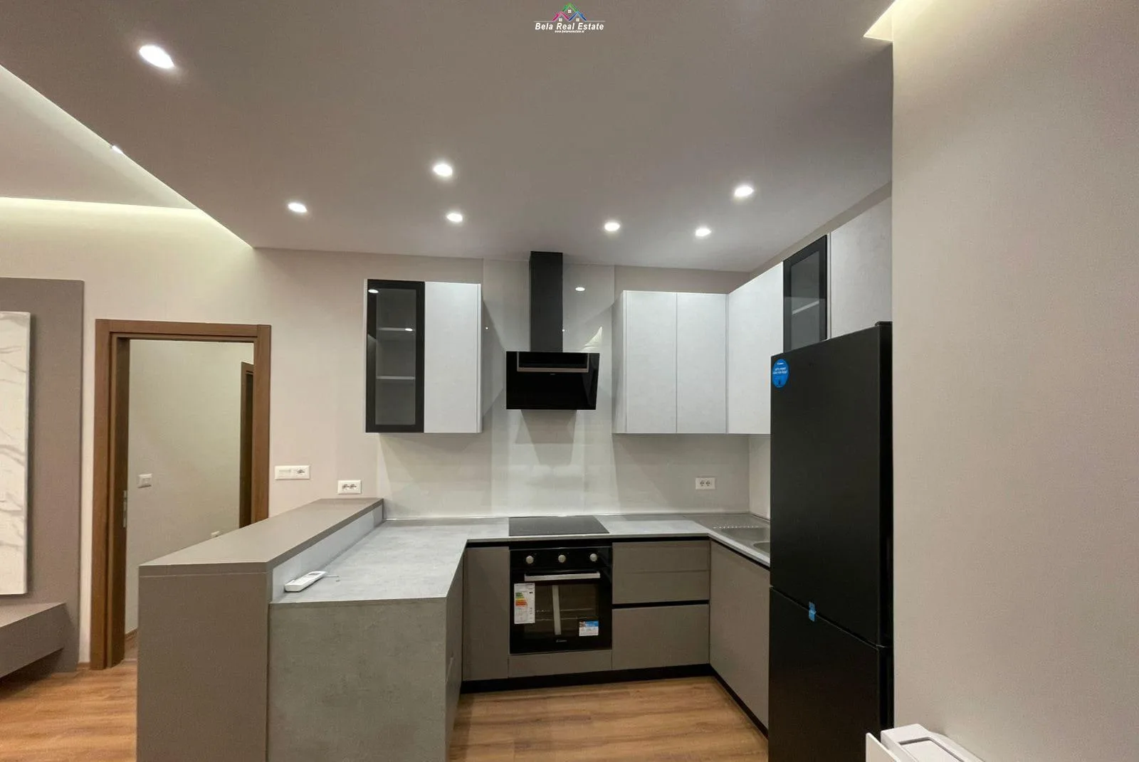 Apartament Me Qera 2+1 Tek  Farmacia 10 (ID B2201170) Tirane