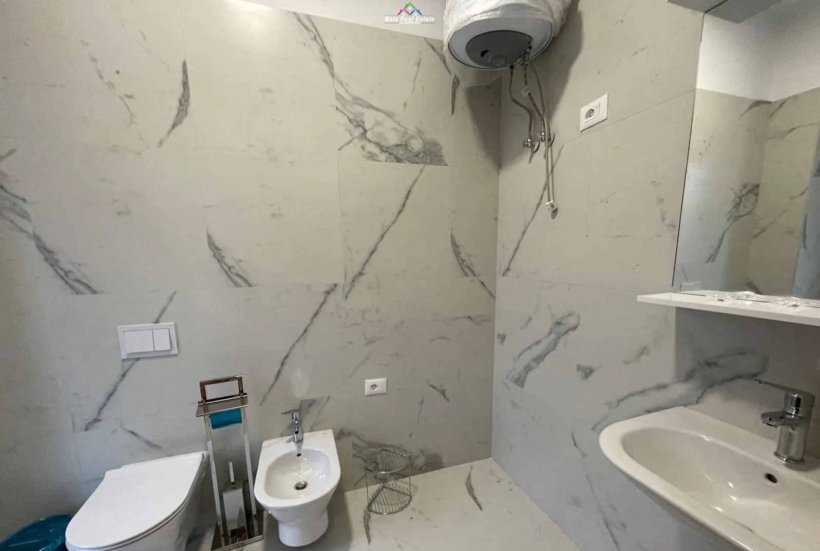 Apartament Me Qera 2+1 Tek  Farmacia 10 (ID B2201170) Tirane
