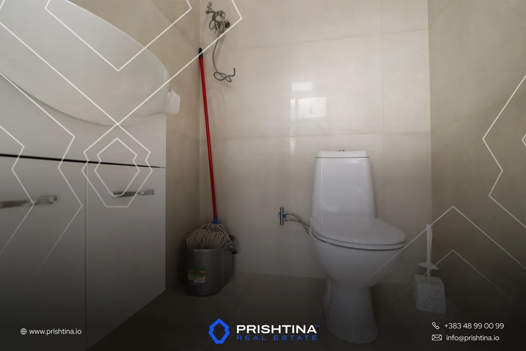 Lokal në #shitje 47.8m² në Bregu i Diellit 🏢✨