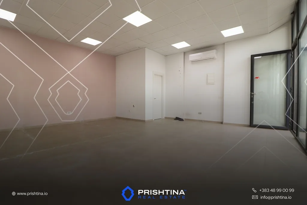 Lokal në #shitje 47.8m² në Bregu i Diellit 🏢✨