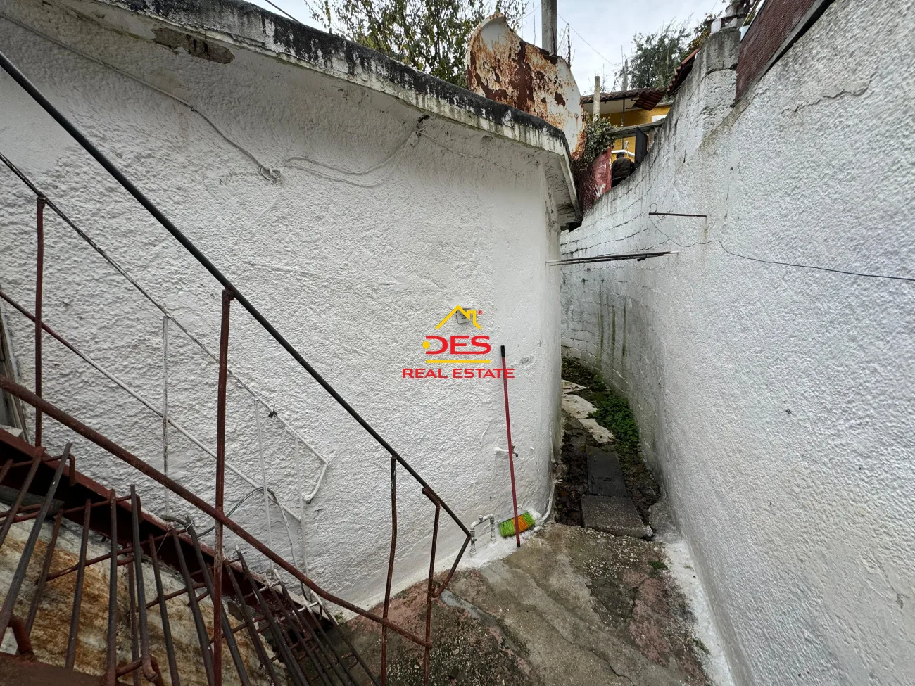 Jepet shtëpi private 2+1 me qira pranë sheshit të flamurit, vlorë.